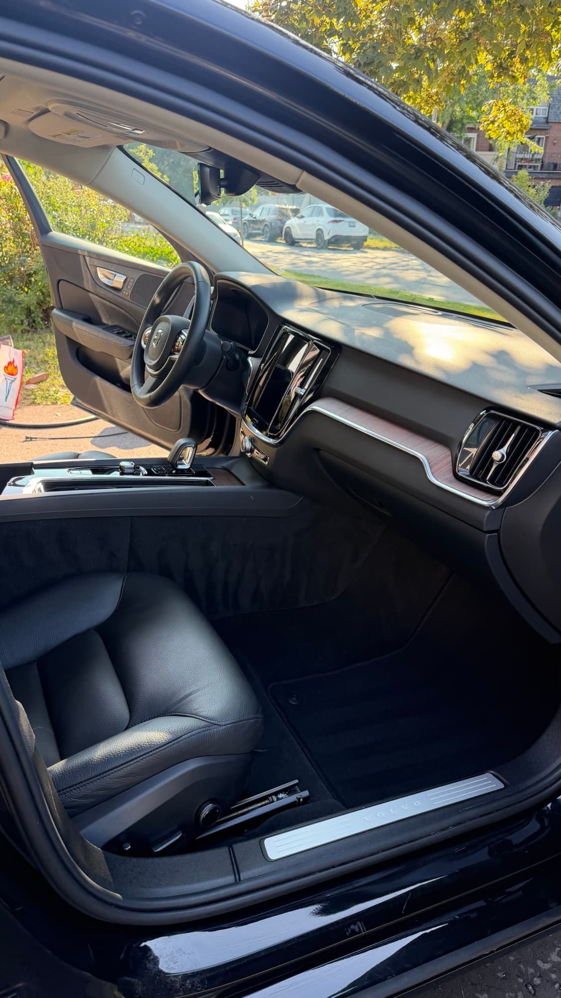 Clean detailed interior of the same Volvo after detailing
