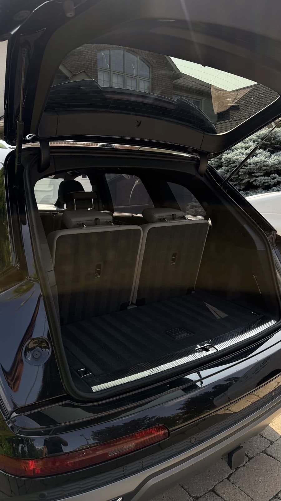 Clean detailed cargo area of an Audi Q7